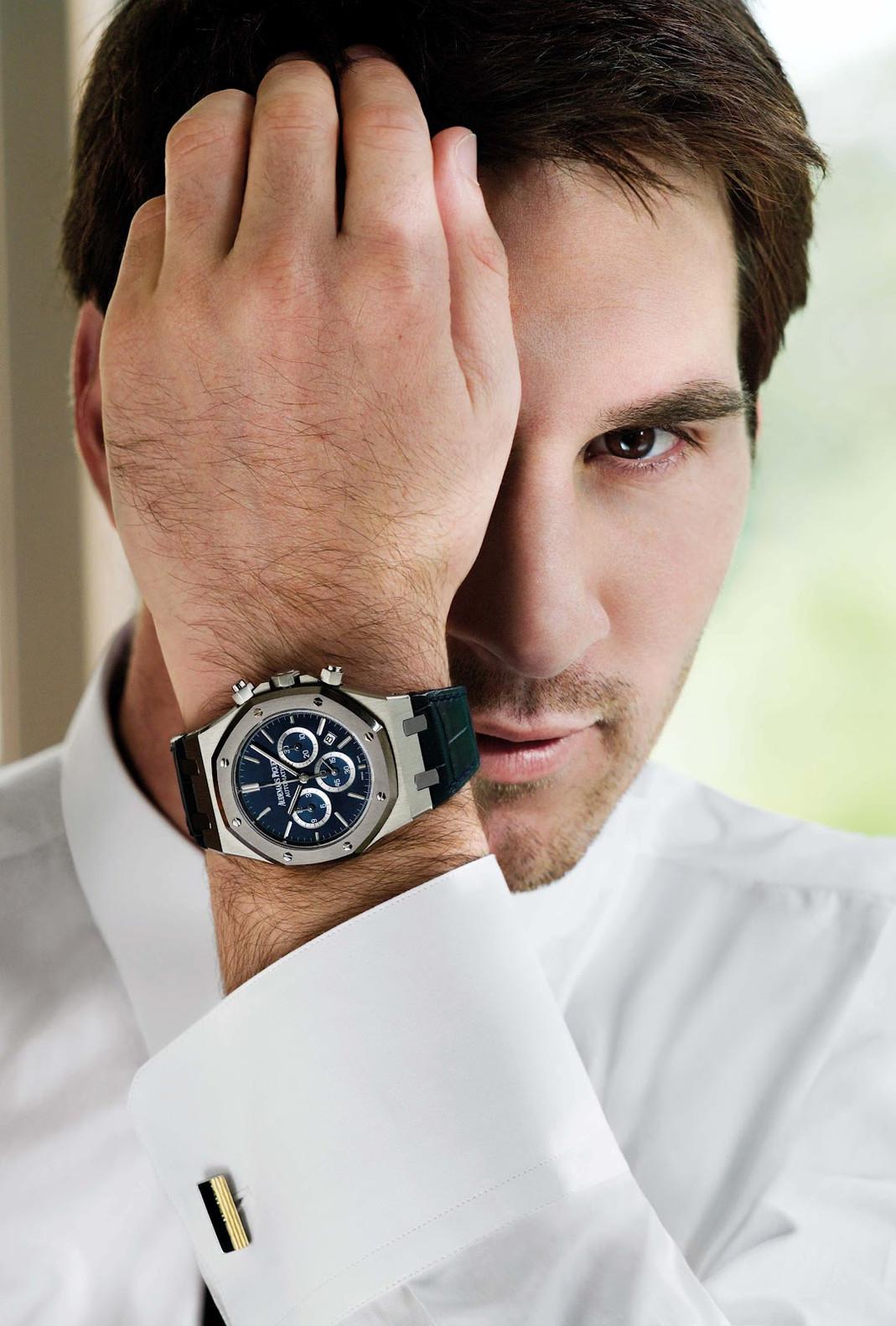 ROYAL OAK LEO MESSI STEEL watch Presentwatch